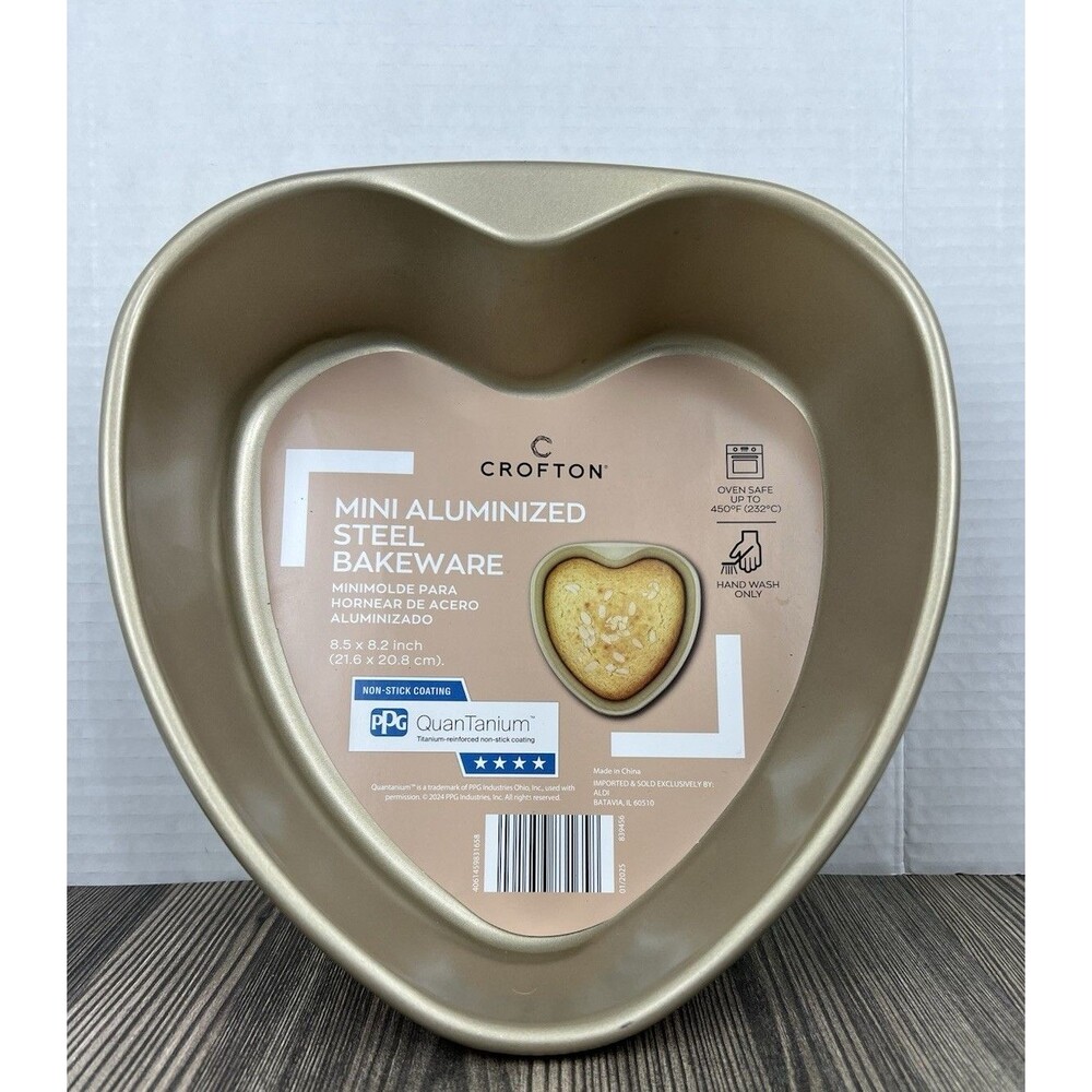 Crofton Heart Shaped Quan-Tanium Nonstick Steel Bake Pan- Gold, 8.5" x 8.2"